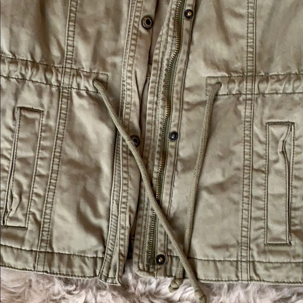 Army Green Vest - Picture 6 of 8
